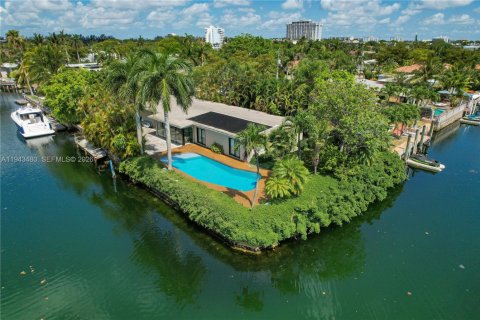 Villa ou maison à louer à North Miami, Floride: 4 chambres, 214.6 m2 № 2001164 - photo 6