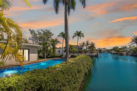 Villa ou maison à louer à North Miami, Floride: 4 chambres, 214.6 m2 № 2001164 - photo 5