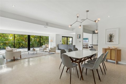 Villa ou maison à louer à North Miami, Floride: 4 chambres, 214.6 m2 № 2001164 - photo 15