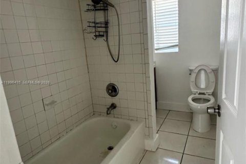 Commercial property in Dania Beach, Florida 143.16 sq.m. № 2058801 - photo 16