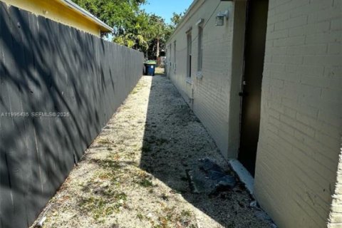 Commercial property in Dania Beach, Florida 143.16 sq.m. № 2058801 - photo 22