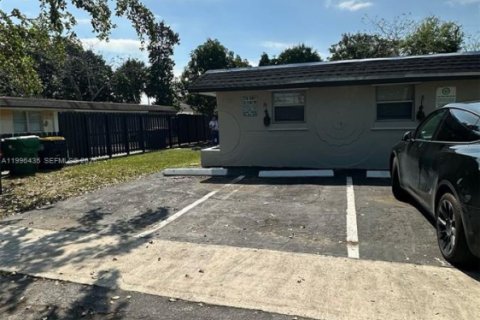 Commercial property in Dania Beach, Florida 143.16 sq.m. № 2058801 - photo 2