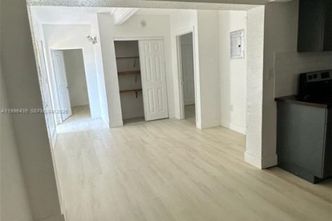 Commercial property in Dania Beach, Florida 143.16 sq.m. № 2058801 - photo 15