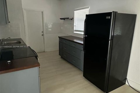 Commercial property in Dania Beach, Florida 143.16 sq.m. № 2058801 - photo 5