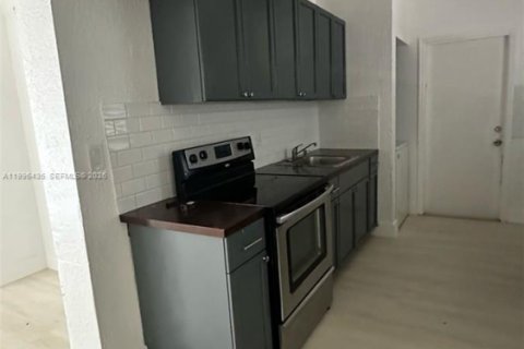 Commercial property in Dania Beach, Florida 143.16 sq.m. № 2058801 - photo 6