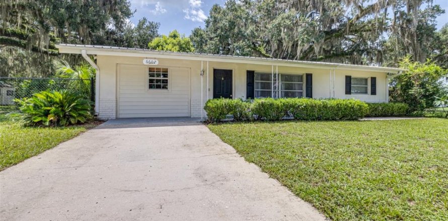 House in Floral City, Florida 2 bedrooms, 104.79 sq.m. № 1826732