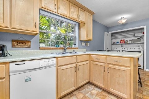 House in Floral City, Florida 2 bedrooms, 104.79 sq.m. № 1826732 - photo 19
