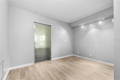 House in Floral City, Florida 2 bedrooms, 104.79 sq.m. № 1826732 - photo 13