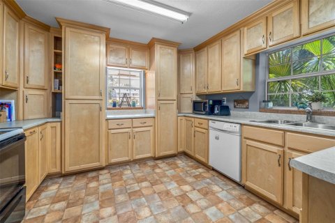 House in Floral City, Florida 2 bedrooms, 104.79 sq.m. № 1826732 - photo 16