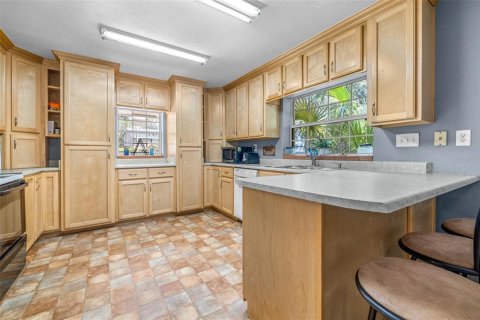House in Floral City, Florida 2 bedrooms, 104.79 sq.m. № 1826732 - photo 15