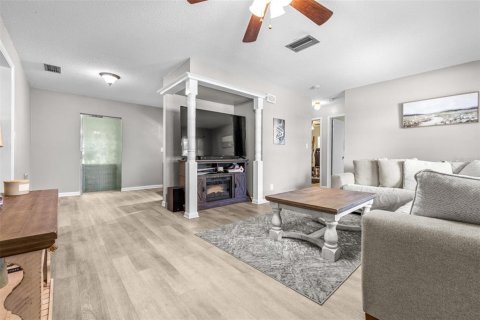 House in Floral City, Florida 2 bedrooms, 104.79 sq.m. № 1826732 - photo 9