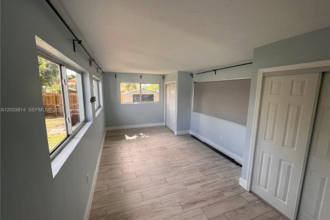 Снять в аренду виллу или дом в Майами, Флорида 3 спальни, 107.86м2, № 2078055 - фото 12