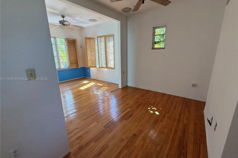 House in Miami Beach, Florida 4 bedrooms, 267.65 sq.m. № 1706325 - photo 20