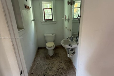 House in Miami Beach, Florida 4 bedrooms, 267.65 sq.m. № 1706325 - photo 17