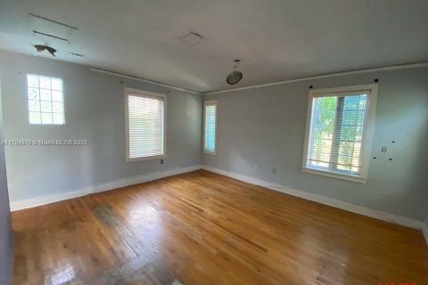 House in Miami Beach, Florida 4 bedrooms, 267.65 sq.m. № 1706325 - photo 6