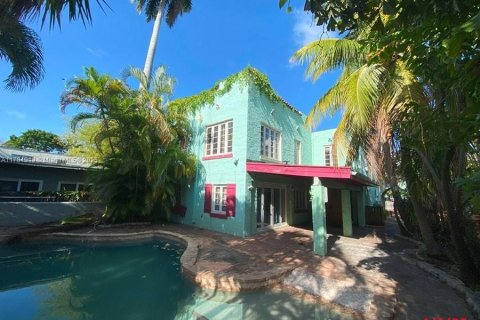 House in Miami Beach, Florida 4 bedrooms, 267.65 sq.m. № 1706325 - photo 21