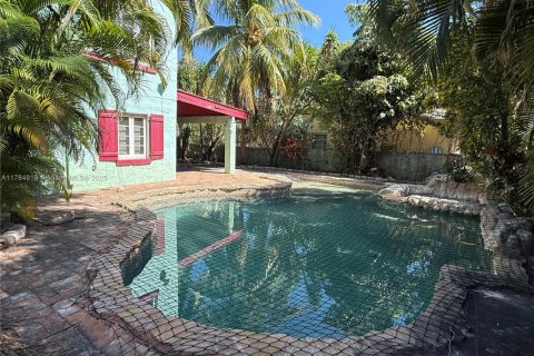 House in Miami Beach, Florida 4 bedrooms, 267.65 sq.m. № 1706325 - photo 16