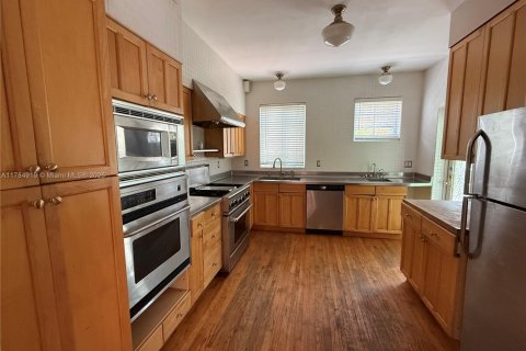 House in Miami Beach, Florida 4 bedrooms, 267.65 sq.m. № 1706325 - photo 5