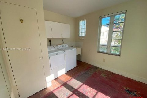 House in Miami Beach, Florida 4 bedrooms, 267.65 sq.m. № 1706325 - photo 10