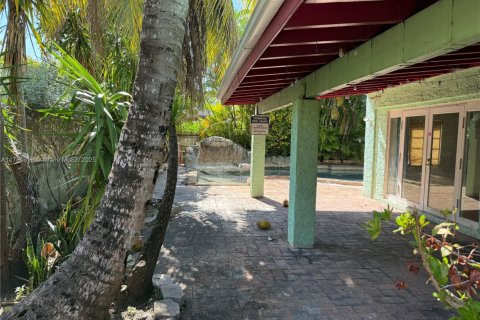 House in Miami Beach, Florida 4 bedrooms, 267.65 sq.m. № 1706325 - photo 19
