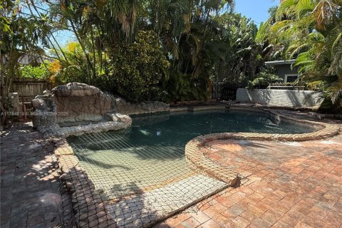 House in Miami Beach, Florida 4 bedrooms, 267.65 sq.m. № 1706325 - photo 15