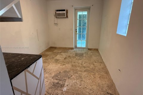 House in Miami Beach, Florida 4 bedrooms, 267.65 sq.m. № 1706325 - photo 18