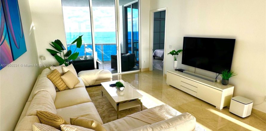 Condo à Sunny Isles Beach, Floride, 2 chambres № 1857217