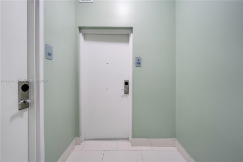 Снять в аренду кондоминиум в Дорал, Флорида 1 спальня, 99.41м2, № 2081269 - фото 8