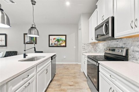 Townhouse in VOLANTI in Lutz, Florida 3 bedrooms, 175.4 sq.m. № 2373945 - photo 22