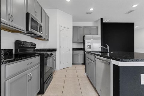 Villa ou maison à louer à Poinciana, Floride: 4 chambres, 166.57 m2 № 1832050 - photo 5