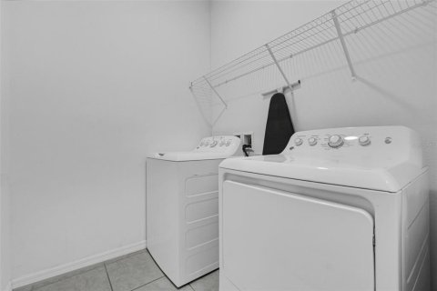 House in Poinciana, Florida 4 bedrooms, 166.57 sq.m. № 1832050 - photo 17