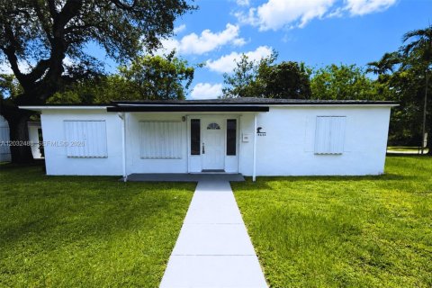 Villa ou maison à louer à North Miami, Floride: 3 chambres, 118.45 m2 № 2146518 - photo 2