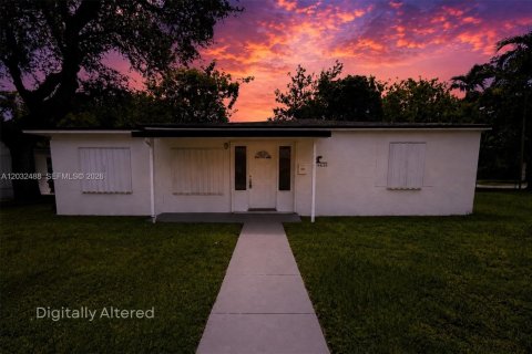 Villa ou maison à North Miami, Floride 3 chambres, 118.45 m2 № 2146518