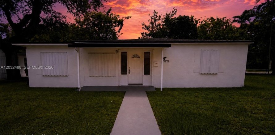 Villa ou maison à North Miami, Floride 3 chambres, 118.45 m2 № 2146518