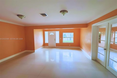 Villa ou maison à louer à North Miami, Floride: 3 chambres, 118.45 m2 № 2146518 - photo 9