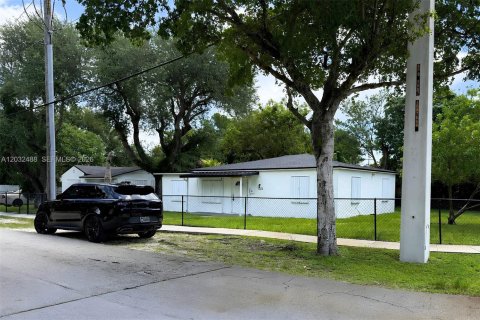 Villa ou maison à louer à North Miami, Floride: 3 chambres, 118.45 m2 № 2146518 - photo 5