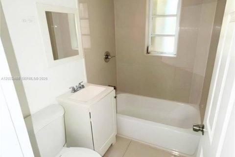 Villa ou maison à louer à North Miami, Floride: 3 chambres, 118.45 m2 № 2146518 - photo 23