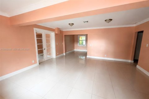 Villa ou maison à louer à North Miami, Floride: 3 chambres, 118.45 m2 № 2146518 - photo 7