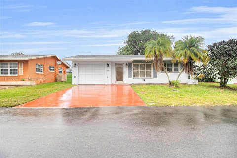 Casa en venta en Tamarac, Florida, 2 dormitorios, 103.86 m2 № 1989269 - foto 2