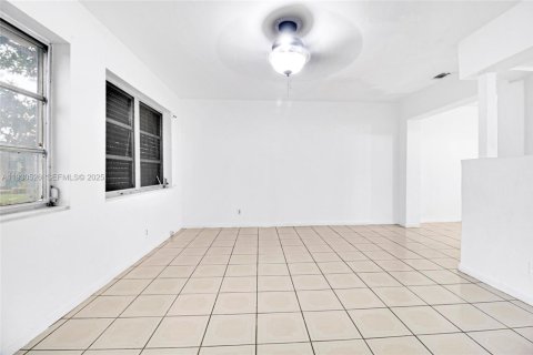 Casa en venta en Tamarac, Florida, 2 dormitorios, 103.86 m2 № 1989269 - foto 9