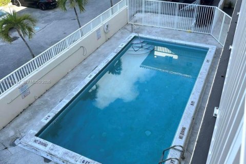 Condominio en alquiler en Coral Gables, Florida, 1 dormitorio, 38.09 m2 № 2004174 - foto 18