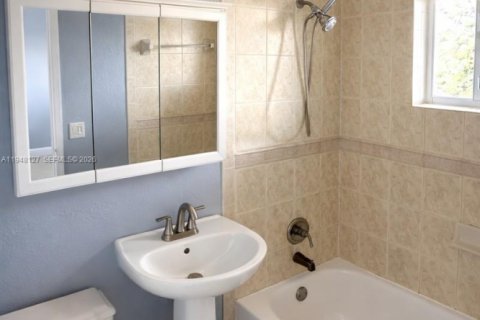 Condominio en alquiler en Coral Gables, Florida, 1 dormitorio, 38.09 m2 № 2004174 - foto 13