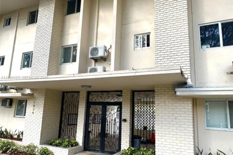 Condominio en alquiler en Coral Gables, Florida, 1 dormitorio, 38.09 m2 № 2004174 - foto 2