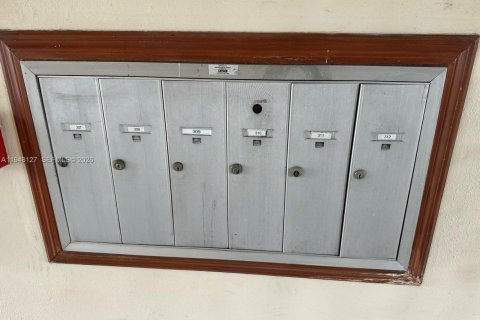 Condominio en alquiler en Coral Gables, Florida, 1 dormitorio, 38.09 m2 № 2004174 - foto 15