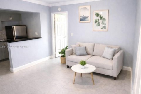 Condominio en alquiler en Coral Gables, Florida, 1 dormitorio, 38.09 m2 № 2004174 - foto 7