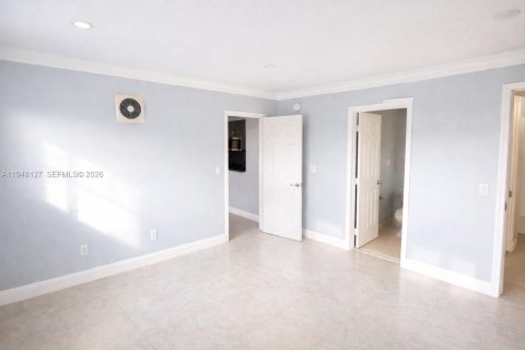 Condominio en alquiler en Coral Gables, Florida, 1 dormitorio, 38.09 m2 № 2004174 - foto 10
