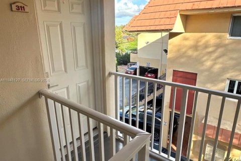 Condominio en alquiler en Coral Gables, Florida, 1 dormitorio, 38.09 m2 № 2004174 - foto 5