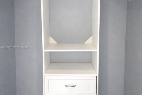 Condominio en alquiler en Coral Gables, Florida, 1 dormitorio, 38.09 m2 № 2004174 - foto 11