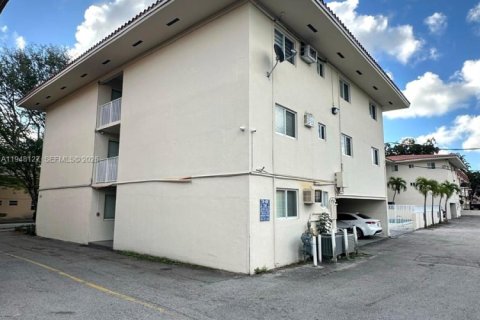 Condominio en Coral Gables, Florida, 1 dormitorio  № 2004174