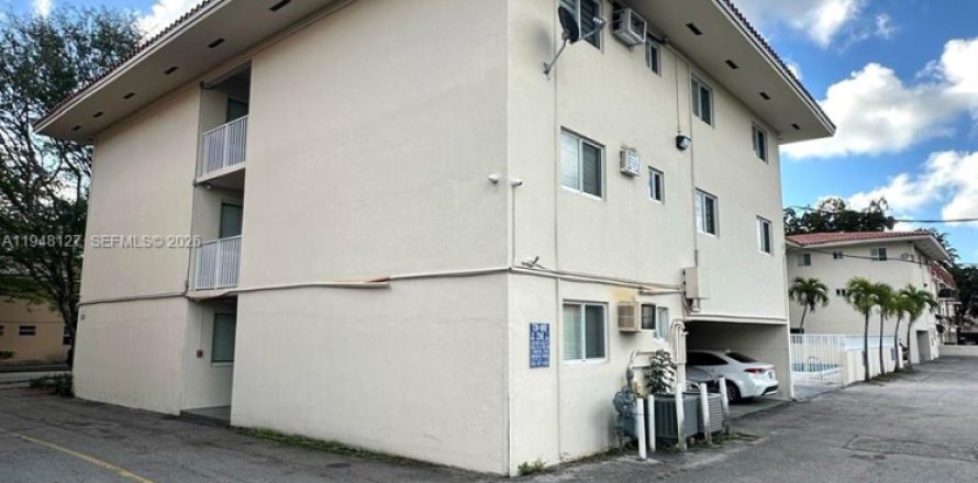 Condominio en Coral Gables, Florida, 1 dormitorio  № 2004174